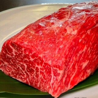 宮崎牛赤身の王様ランプやウデ肉、モモ肉を使用