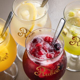 We also offer cool and delicious fruit sours and a variety of wines ☆