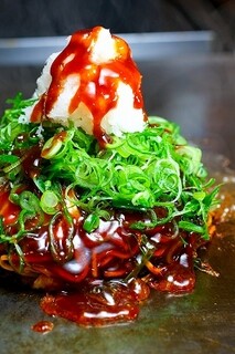 Sozo - sozoのお好み焼きには、消化を助けるさっぱり大根おろしがトッピング。おかわりも無限大の大奮発！！