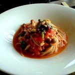 アジアート - ランチパスタ（お隣さんのほうれん草とトマトのパスタ）