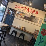 Jack's pizza and burgers - イートインスペース