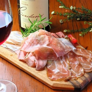~A la carte dish that goes well with carefully selected house wine~