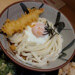 いろは - 日替わり定食の「饂飩」本日は「ぶっかけ温玉とえび天うどん」うどんは大盛1.5玉無料！