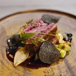 MONICA - ラチュレさんのどっしりとした肉料理は凄いです。