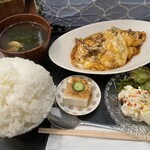 ポポット - ランチ　牛バラ肉のトロトロ玉子いため￥850　ご飯大盛り