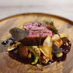 MONICA - 野菜がたっぷり。（ピーナッツもやし、グリーンアスパラ、キノコ、オクラなど）贅沢に黒トリュフも添えられています。