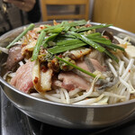 たつ屋 - ホルモン鍋1人前¥900‼️コスパ最高‼️