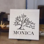 MONICA - モニカの看板