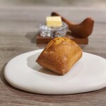 MONICA - ラチュレのパン。このパン美味し。