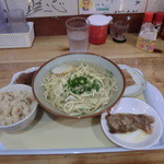 けんぱーそば870円＋じゅーしー(昼サービス)