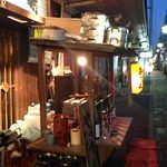 和浦酒場 - おでんの屋台が外にあります。夏は外でおでんがおつかも。