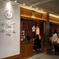 豚捨 KITTE丸の内店 - 比較的入りやすかった。