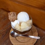 食堂とカフェ オッセ - 桃とプラムのミニパフェ