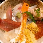 Kaitenzushi Tora Fugu - 海鮮丼　普通のネタなのに旨い。玉子焼も旨い。