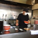 大ちゃんラーメン - 久しぶりだな〜大ちゃんラーメン
            
            本店はカウンターと小さな小上がりの店。
            
            カウンターが低いから厨房がよく見える。
            
            
            
            