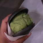 Naruto Taiyaki Honpo - 抹茶もなか(210円)