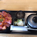 HAKOYA - マグロとサーモン丼
