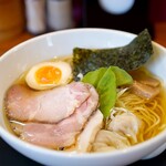 自然派ラーメン 神楽 - 釜焼き煮干し1160円+ワンタン3個280円