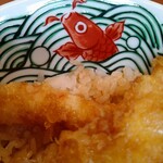 日本料理　三崎港　蔵 - 澤田痴陶人の「遊鯉」モチーフの器。