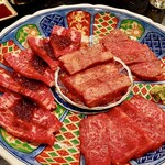 焼肉 三日月 - 黒毛和牛厳選盛り合わせ