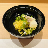 難波 鮨 よこ田 - キリリと冷たい鯛そうめんからスタート。