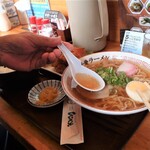 くつろぎ亭ひこべえ  - 兄弟が食べたラーメンセット　880円