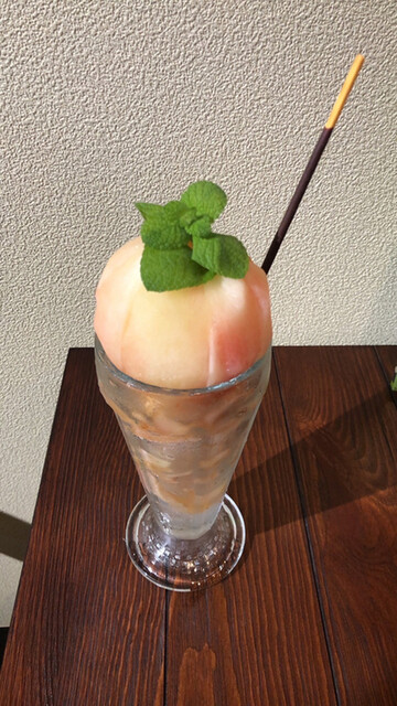 HOT GARAGE CAR CAFE 伊達駅前の車好きカフェで軽食とコーヒーを楽しむ