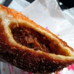 リトル グラティエ JR博多駅店 - 中にはトロトロに煮込まれたカレーが