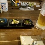 Ishimine Shokudou - 生ビールとお通し3種。