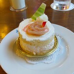 馬車道十番館 - 桃のショートケーキ