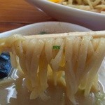 俺のラーメン あっぱれ屋 - コシがあり、もっちりしている中太平打ち麺～♪(^o^)丿