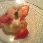 ローザネーラ - B：セミフレッドと苺のムース