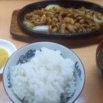 Ajinomise Kicchin Suehiro - ホルモン定食¥1000
