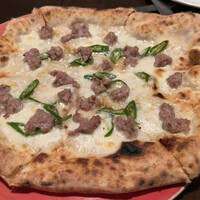 メルジェリーナ - サルシッチャと青唐辛子のピザ