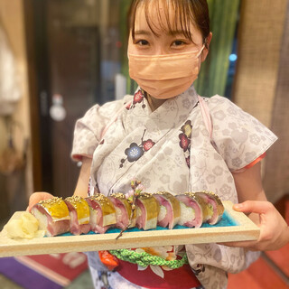 浴衣で爽やかに♪丁寧で明るい接客を心がけております。