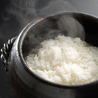 炊きたての岩手県産「ひとめぼれ」
