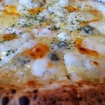 ラペントラ - 4種のチーズのピザ　はちみつ添え
