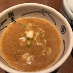 麺屋武蔵 - スープは甘みがありかなり濃厚