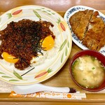 ななほし食堂 - コンビーフ目玉焼き(たれ)、ゆしスープ、トッピング とんかつ 