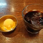 華麗亭 - マンゴーのアイスクリームとアイスコーヒーはセット。