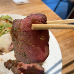 Bistro ITADAKIMASU - ローストビーフはこんなに肉厚