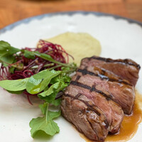 ザ タヴァン グリル＆ラウンジ - 