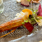 トラットリア ティンブロ - 紅海老のタルタル。あまり食べるところがないが新鮮な生の身は弾力があり、甘いです(๑´ڡ`๑)