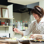 おばんざい椿 - 接客シーン