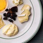 COMMA, - チーズとドライフルーツの盛り合わせ