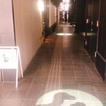 OK Bagel - ホテルエントランスの先に入り口がありました