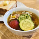 新川崎タウンカフェ - うれしい！野菜たっぷり和風コンソメスープ(カレー風味)2022．7～9