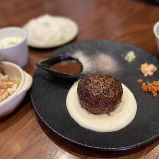 【一番人気！】アンガス牛の溶岩焼ハンバーグ