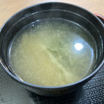 Senshuuan - 味噌汁の具はもやしとワカメ