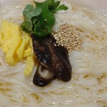 そうめん そそそ ～その先へ～ - 冷たいぶっかけそうめんアップ